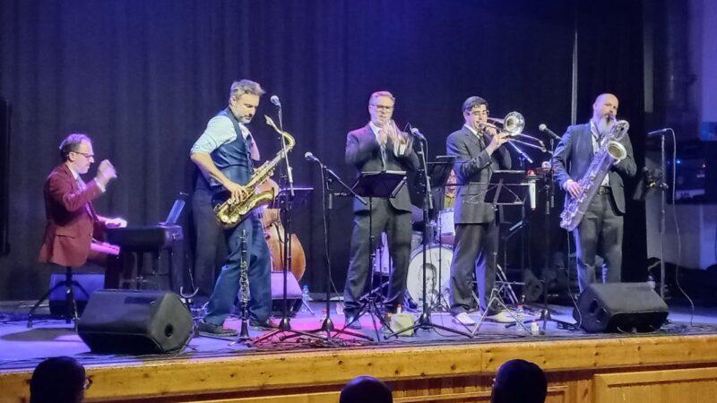 Professor Cunningham e His Old School se apresentam no Cava Jazz em Font-rubí.