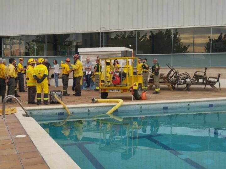 A ADF esvazia a piscina Guardiola de Font-rubí para encher pontos de água