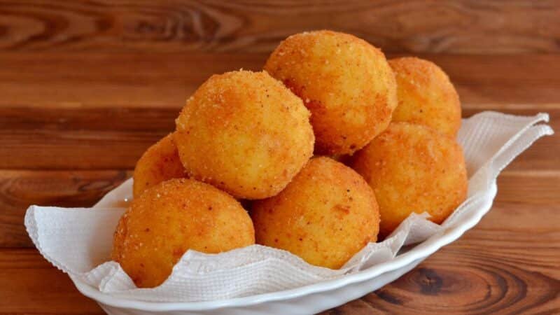 Bolinha de Queijo Crocante: Receita Fácil e Deliciosa