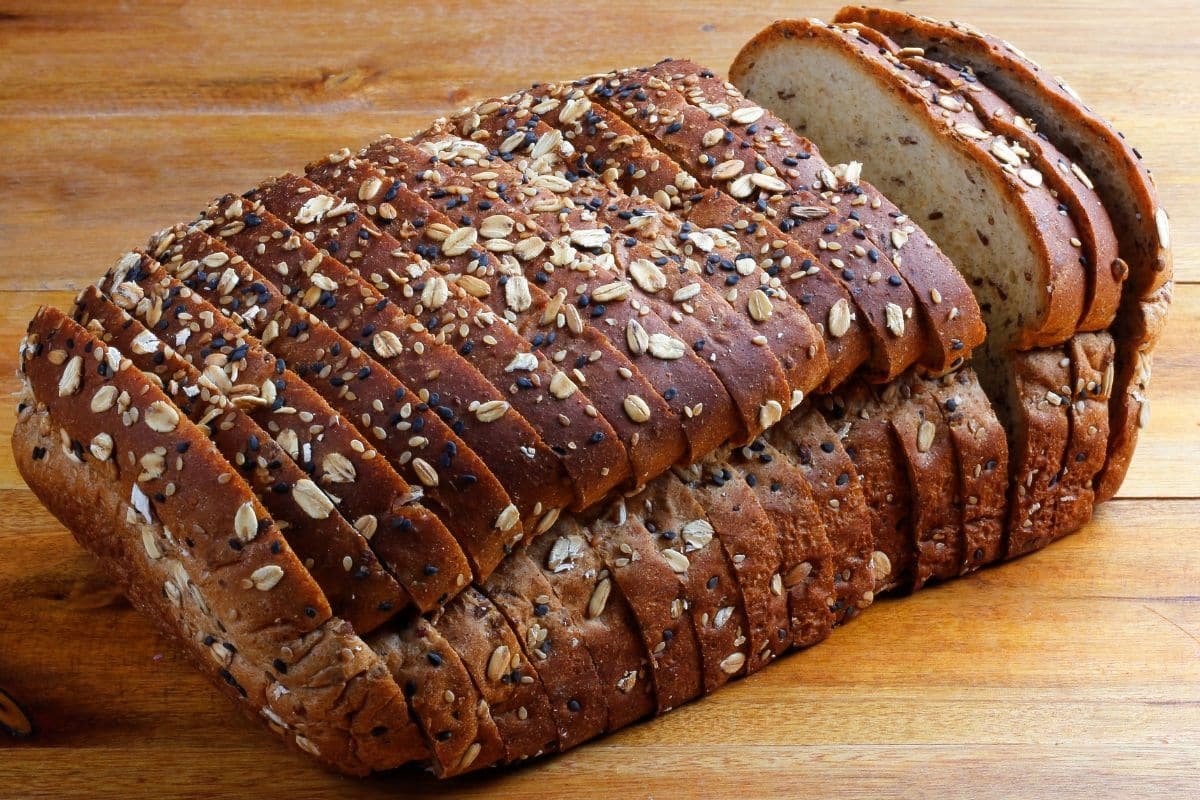 Pão Integral Caseiro com Aveia e Linhaça: Receita Saudável e Fácil