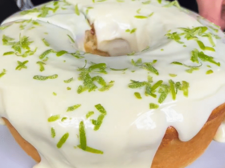 Bolo de Limão com Cobertura Cremosa – Receita Fácil no Liquidificador