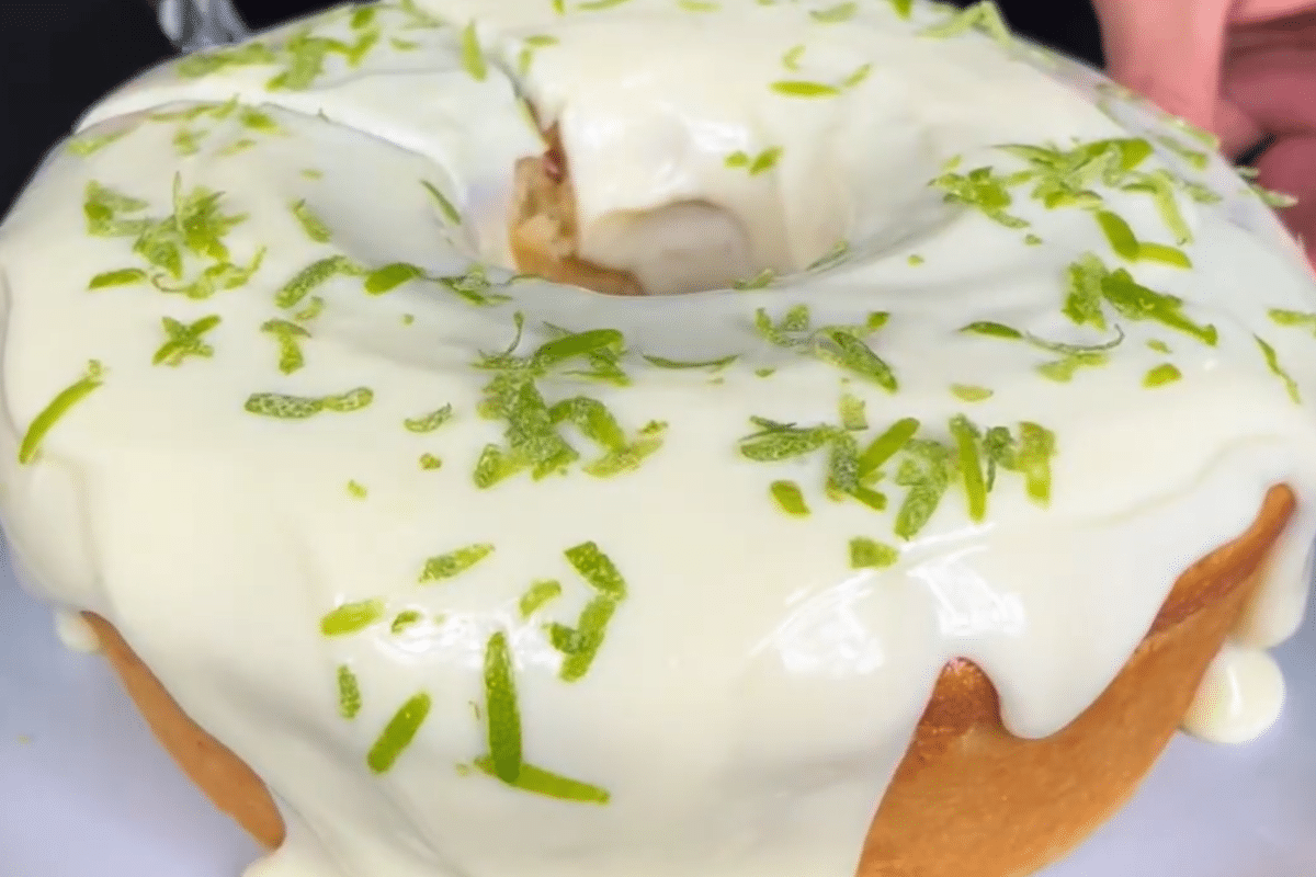 Bolo de Limão com Cobertura Cremosa – Receita Fácil no Liquidificador