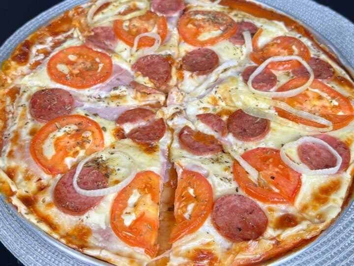 Pizza Caseira de Liquidificador com Calabresa — Rápida, Fácil e Deliciosa