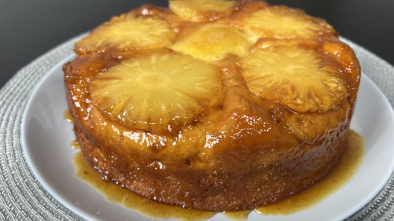 Bolo de Abacaxi Caramelizado – Receita Fácil, Macia e Deliciosa!