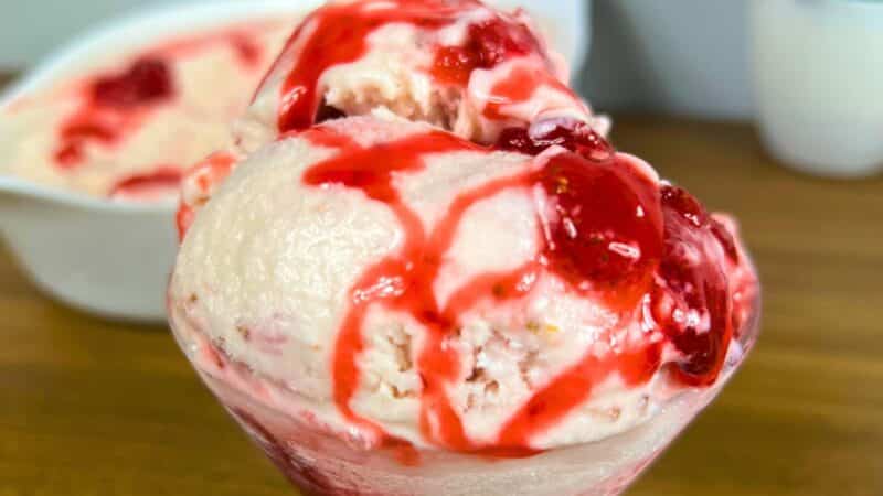 Sorvete de Morango Caseiro: Cremoso, Fácil e com Apenas 3 Ingredientes